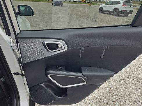 Used 2024 Kia Soul LX image 20