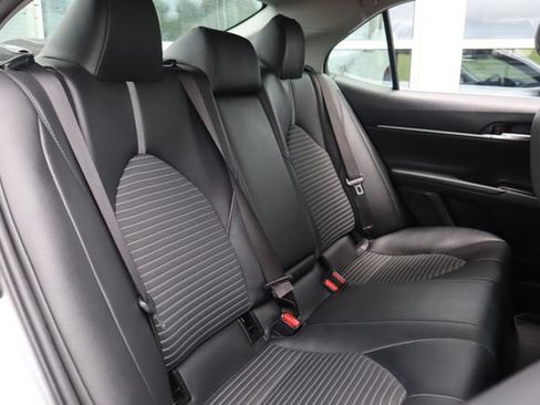 Used 2018 Toyota Camry SE FWD image 29
