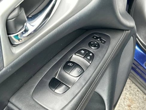 Used 2019 Nissan Pathfinder SL AWD/4WD image 18