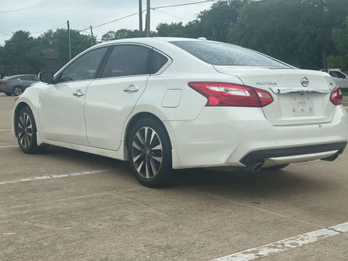 Used 2016 Nissan Altima 2.5 SL w/ 2.5 Technology w/LED Package FWD image 16