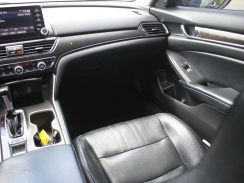 Used 2018 Honda Accord Touring image 8