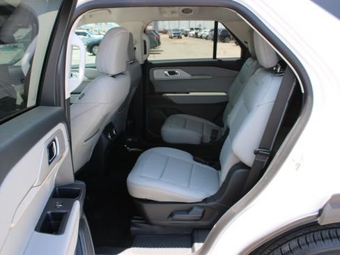 New 2026 Ford Explorer Active w/ Active Comfort Package RWD image 9