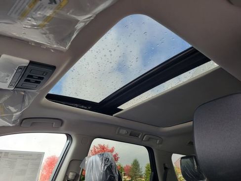 New 2025 Nissan Pathfinder SV image 30