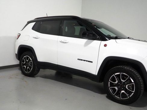 Used 2025 Jeep Compass Trailhawk AWD/4WD image 43