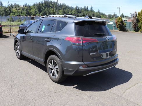 Used 2018 Toyota RAV4 XLE AWD/4WD image 7