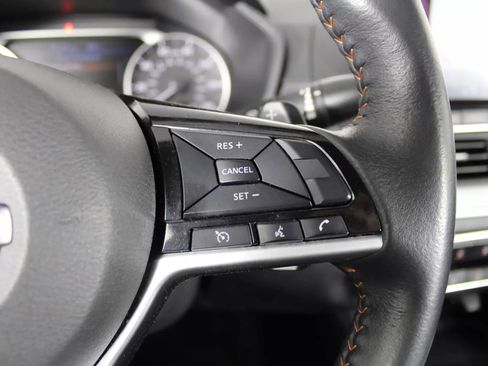 Used 2024 Nissan Altima 2.5 SR FWD image 17