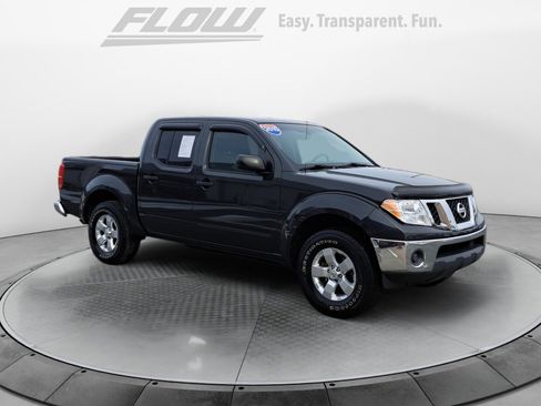 Used 2010 Nissan Frontier SE image 1