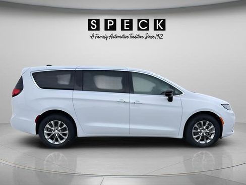 New 2026 Chrysler Pacifica Select image 5