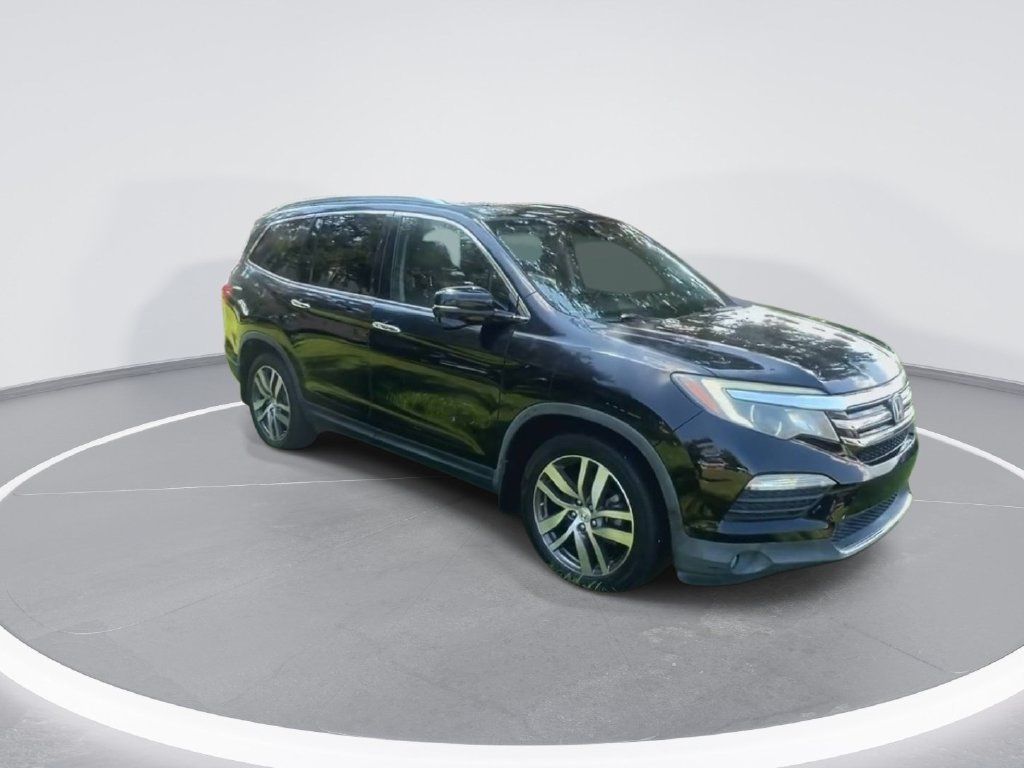 Used 2017 Honda Pilot Touring image 2