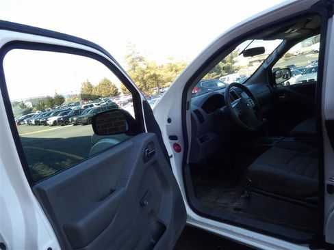 Used 2018 Nissan Frontier S image 10