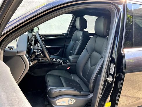 Certified 2026 Porsche Macan AWD/4WD image 5