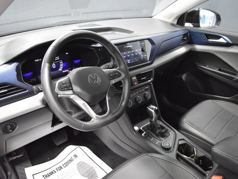 Used 2022 Volkswagen Taos SE w/ Panoramic Sunroof Package AWD/4WD image 4