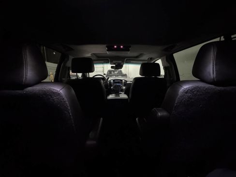 Used 2017 Chevrolet Suburban LT image 36