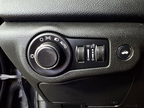 Used 2016 Chrysler 200 Limited w/ Convenience Group image 24