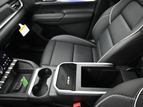 New 2026 GMC Terrain Denali w/ LPO, Black Badging Package image 17