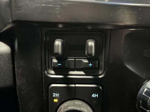 Used 2025 Ford F350 Lariat w/ Black Appearance Package image 28