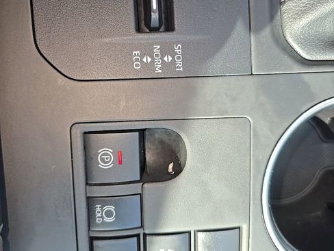 Used 2024 Toyota Highlander XLE image 14