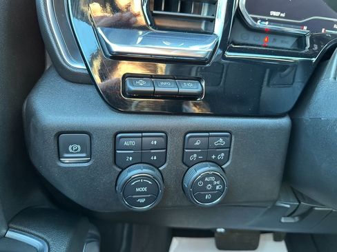 Used 2024 Chevrolet Silverado 3500 High Country w/ High Country Premium Package image 18