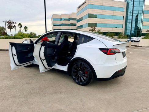 Used 2022 Tesla Model Y Performance AWD/4WD image 41