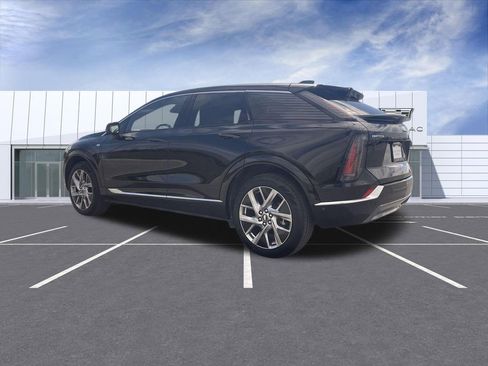 Certified 2025 Cadillac Optiq Luxury 2 w/ LPO, Floor Liner Package AWD/4WD image 6