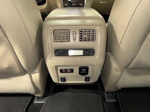 Used 2019 Nissan Pathfinder Platinum image 31