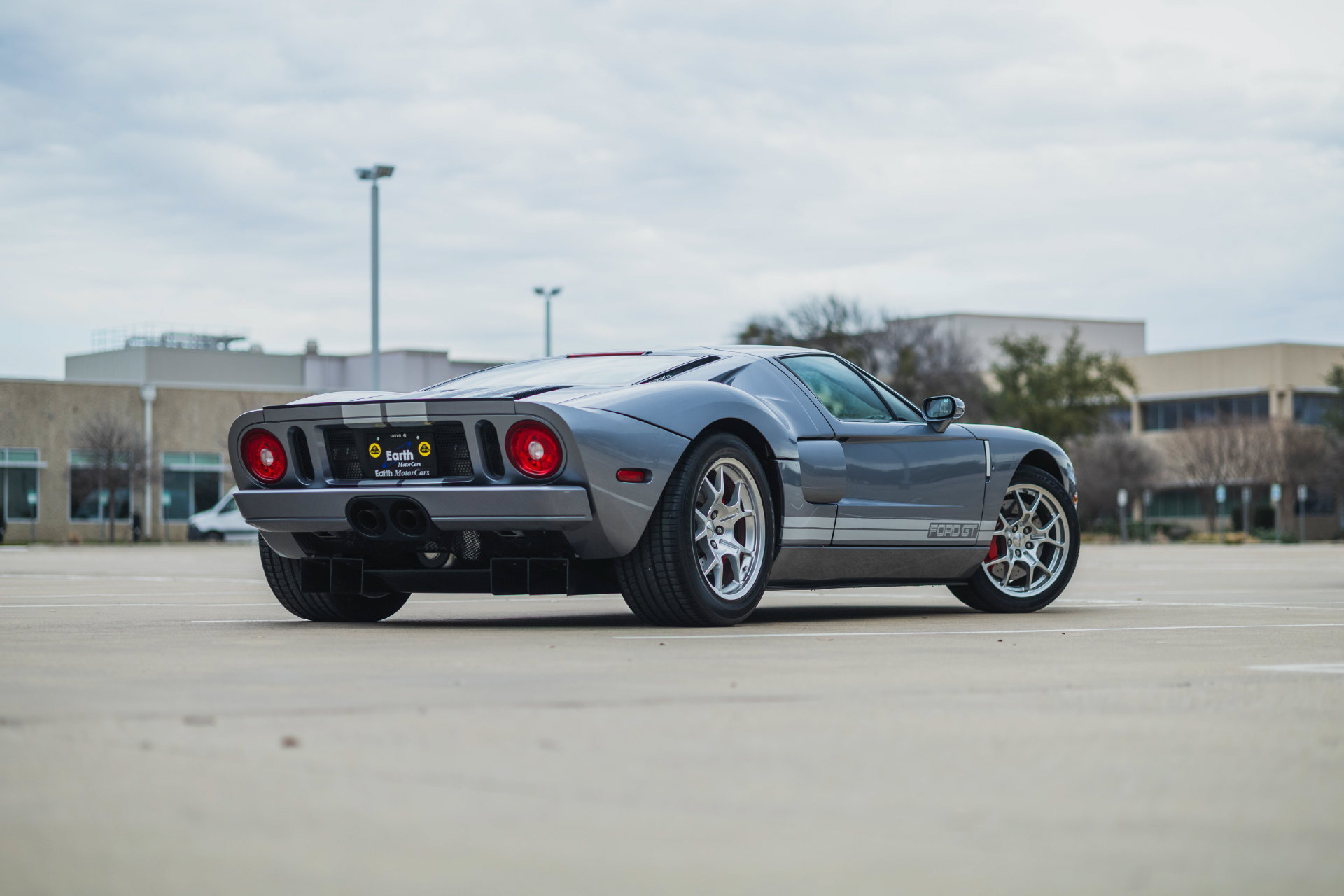 Used 2006 Ford GT RWD image 24