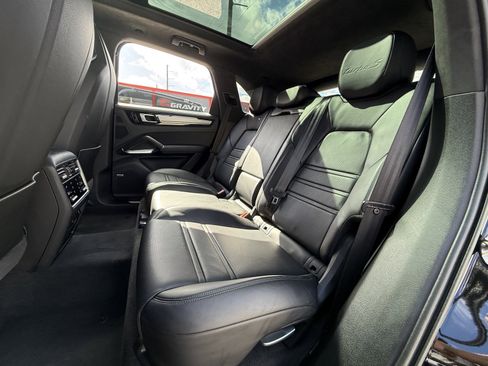 Used 2021 Porsche Cayenne Turbo S image 16