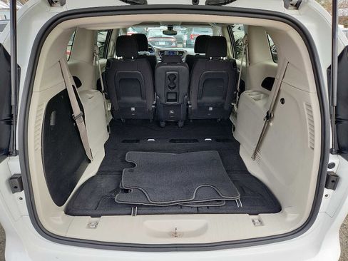 Used 2017 Chrysler Pacifica LX image 27