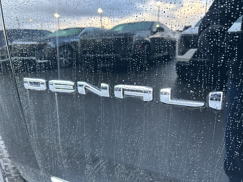 Used 2022 GMC Yukon XL Denali image 7