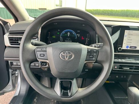 Used 2025 Toyota Camry LE FWD image 14