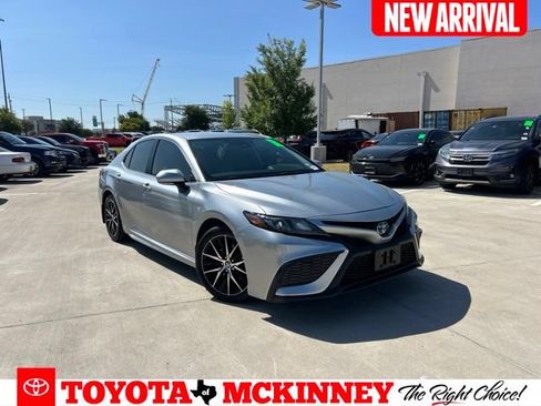 Used 2024 Toyota Camry SE FWD image 1