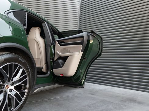 Certified 2025 Porsche Macan Electric RWD image 32