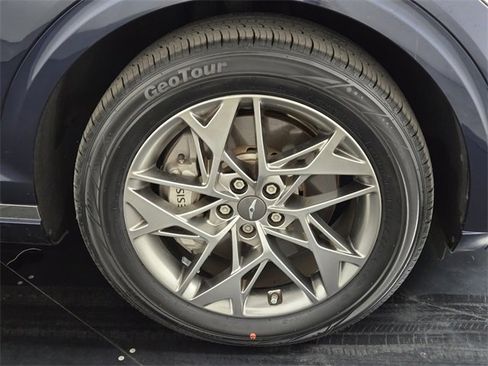 Used 2023 Genesis GV70 2.5T w/ Select Package image 9