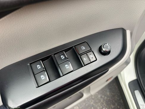 Used 2019 Toyota Highlander Limited AWD/4WD image 11