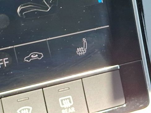 Used 2022 Audi Q8 Premium image 28