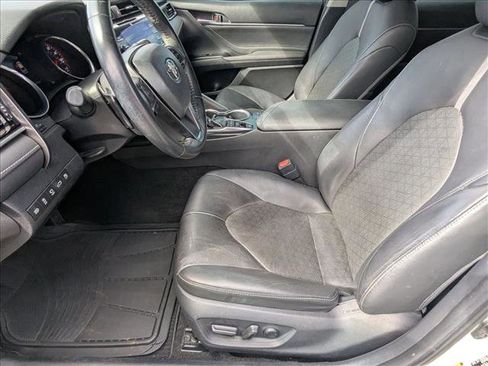 Used 2018 Toyota Camry XSE image 15