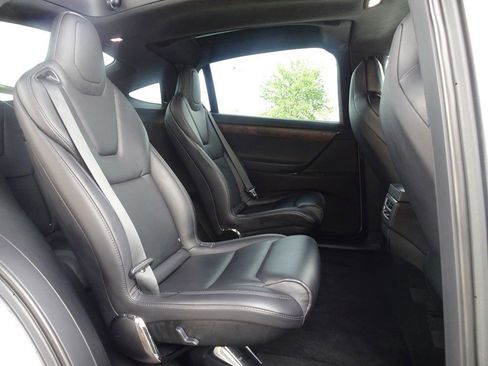 Used 2018 Tesla Model X 75D image 12