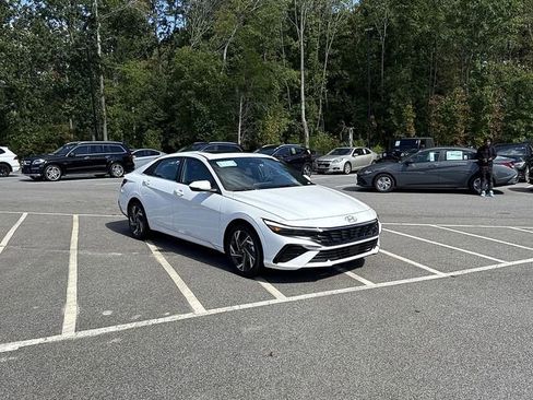 New 2025 Hyundai Elantra Limited w/ Cargo Package FWD image 12
