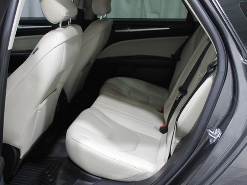 Used 2018 Ford Fusion Titanium image 25