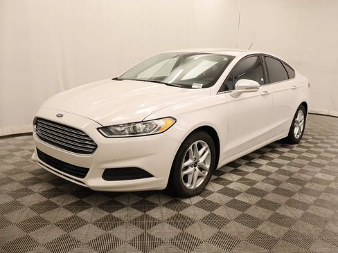 Used 2016 Ford Fusion SE FWD image 1