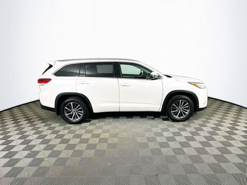 Used 2018 Toyota Highlander XLE AWD/4WD image 11