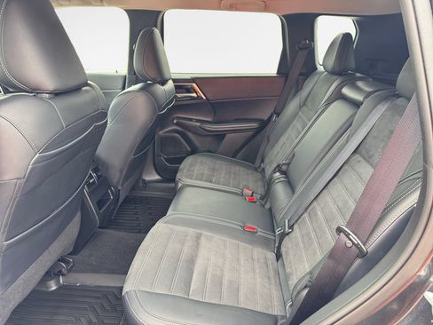 Used 2024 Mitsubishi Outlander SE AWD/4WD image 24