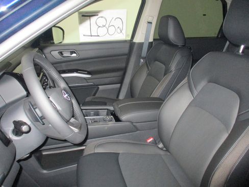 New 2026 Nissan Pathfinder SL w/ SL Premium Package image 16