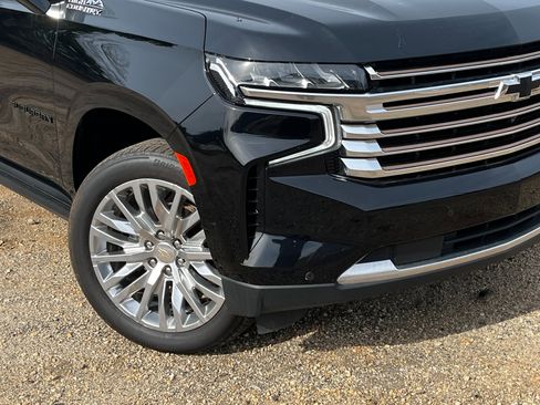 Used 2023 Chevrolet Suburban High Country image 16