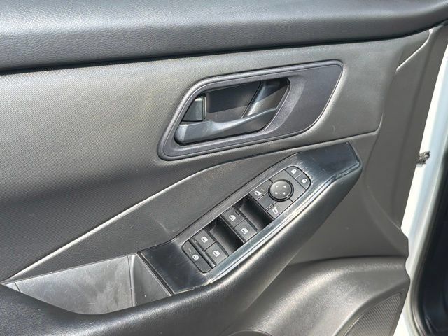 Used 2024 Nissan Rogue S FWD image 19
