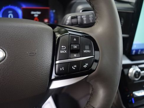 Used 2023 Ford Explorer Platinum w/ Technology Package AWD/4WD image 5