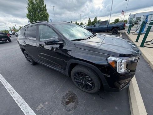 Used 2023 GMC Terrain SLE w/ Driver Convenience Package AWD/4WD image 3