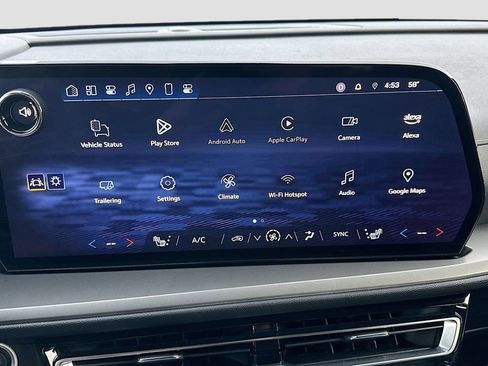 Used 2025 Chevrolet Traverse LT image 13