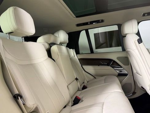 Used 2025 Land Rover Range Rover SE AWD/4WD image 29