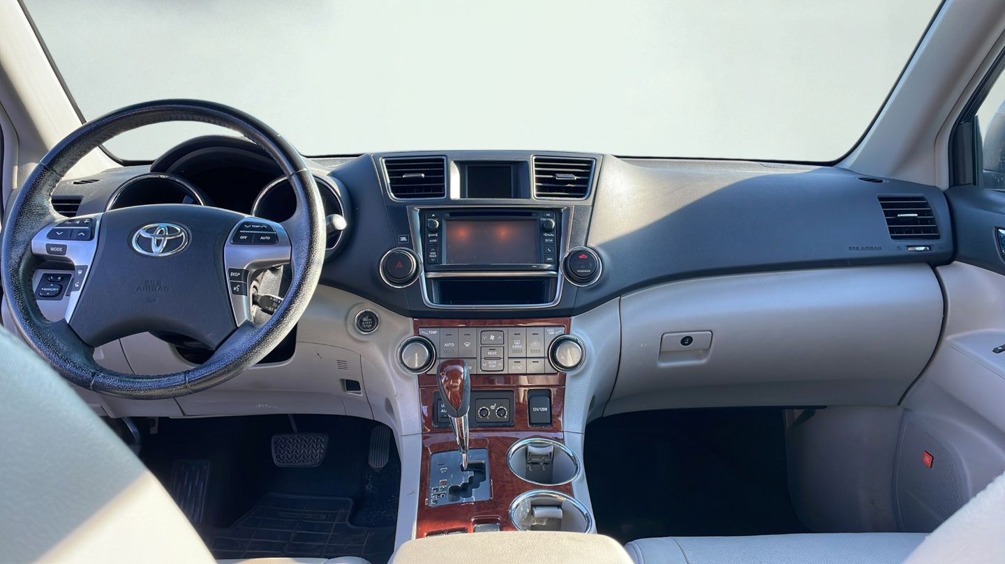 Used 2013 Toyota Highlander Limited AWD/4WD image 11